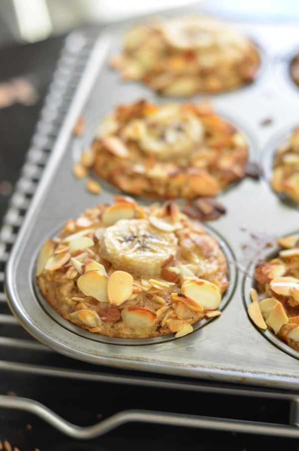 Make Ahead Banana Almond Baked Oatmeal Cups. 17 Quick And Easy Breakfast Recipes To Save You Time. You can meal-prep these Sunday night or make them the night before. #makeahead #makeaheadmeals #breakfast