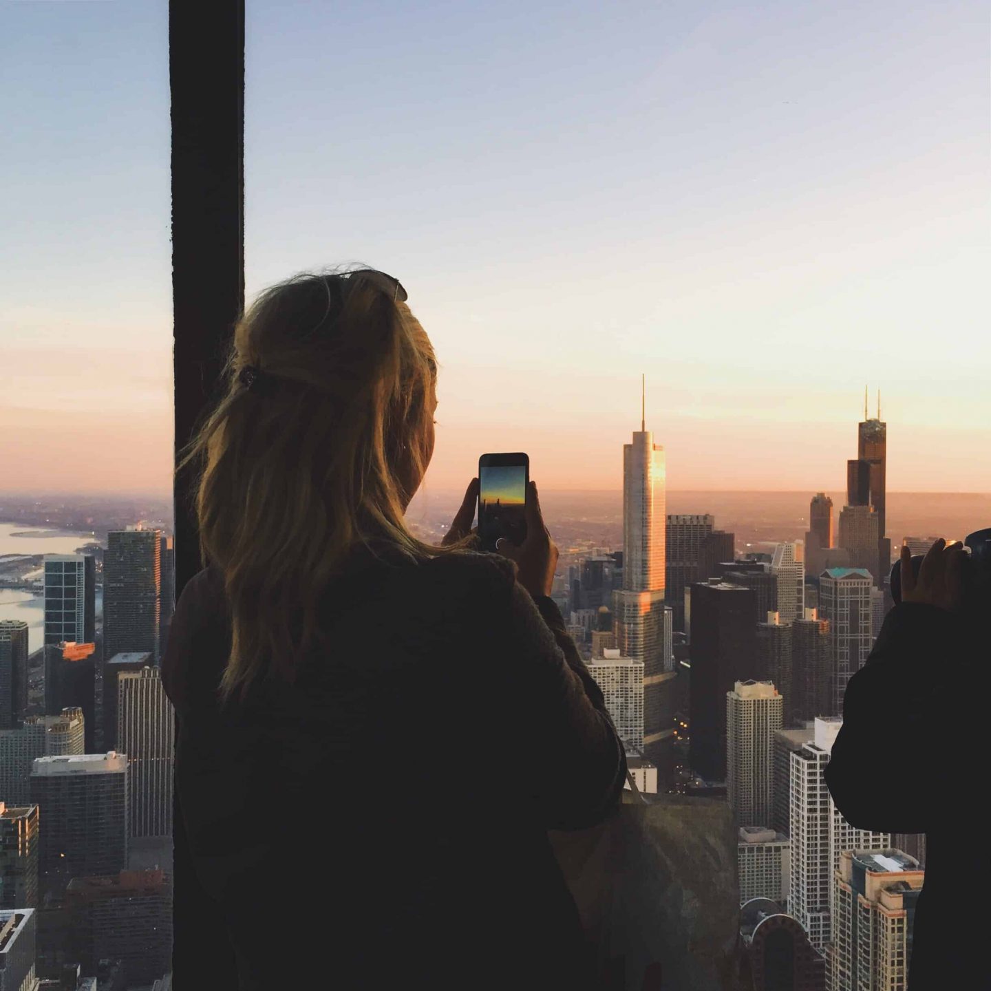 Visiting Chicago? Find out the best things to do and where to eat for first time visitors. From touristy things to more local secrets, you’ll find something here for everyone… #chicago #travel