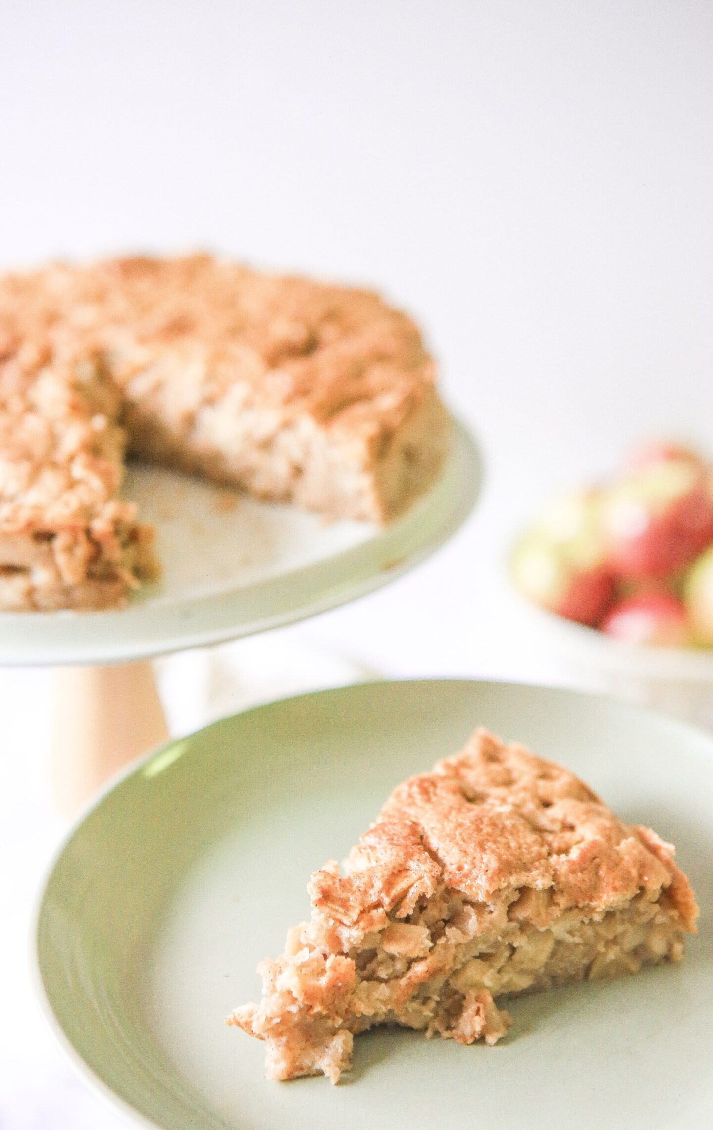 Delicious apple desserts to try this fall. The yummy and decadent desserts are perfect for Thanksgiving or Friendsgiving get-together #FallDesserts #Desserts #AppleDesserts
