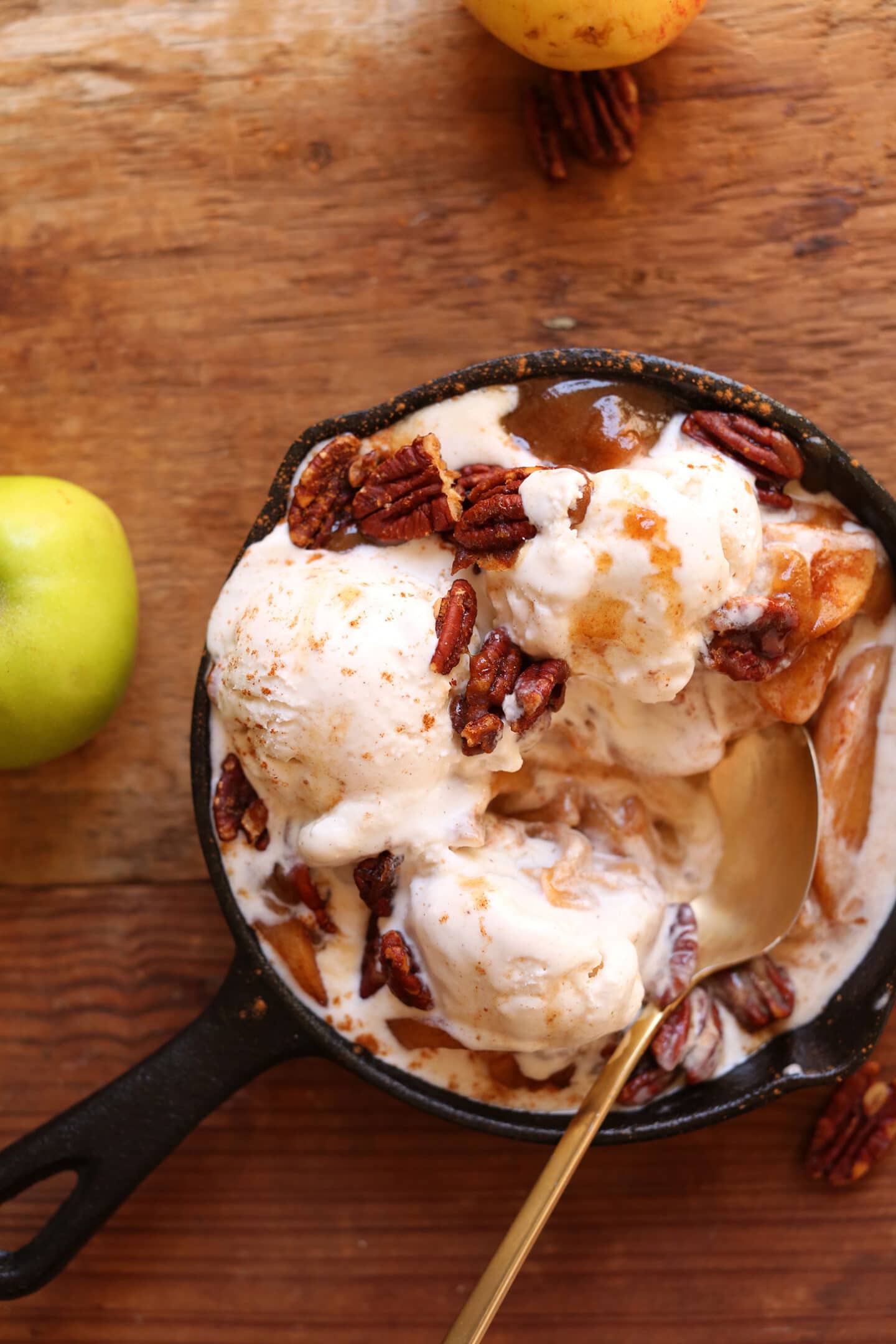 Delicious apple desserts to try this fall. The yummy and decadent desserts are perfect for Thanksgiving or Friendsgiving get-together #FallDesserts #Desserts #AppleDesserts