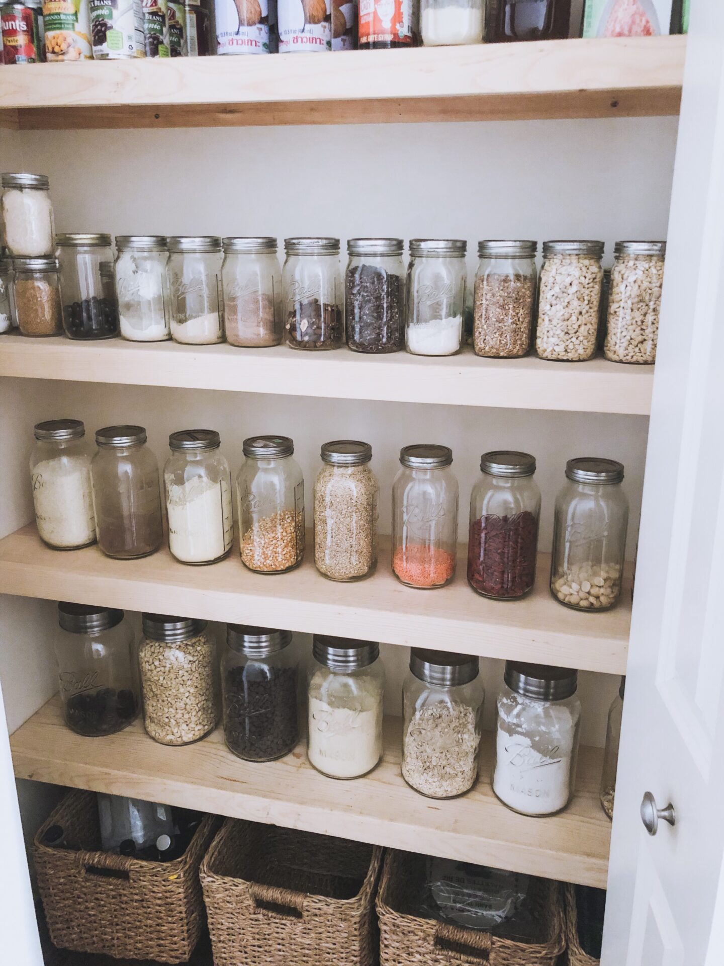 How to organize your Pantry with dollar tree items! Organize your kitchen and pantry on a budget. Frugal items for an organized pantry and home #Pantry #organizationtips #dollartree #dollartreeorganizationtips