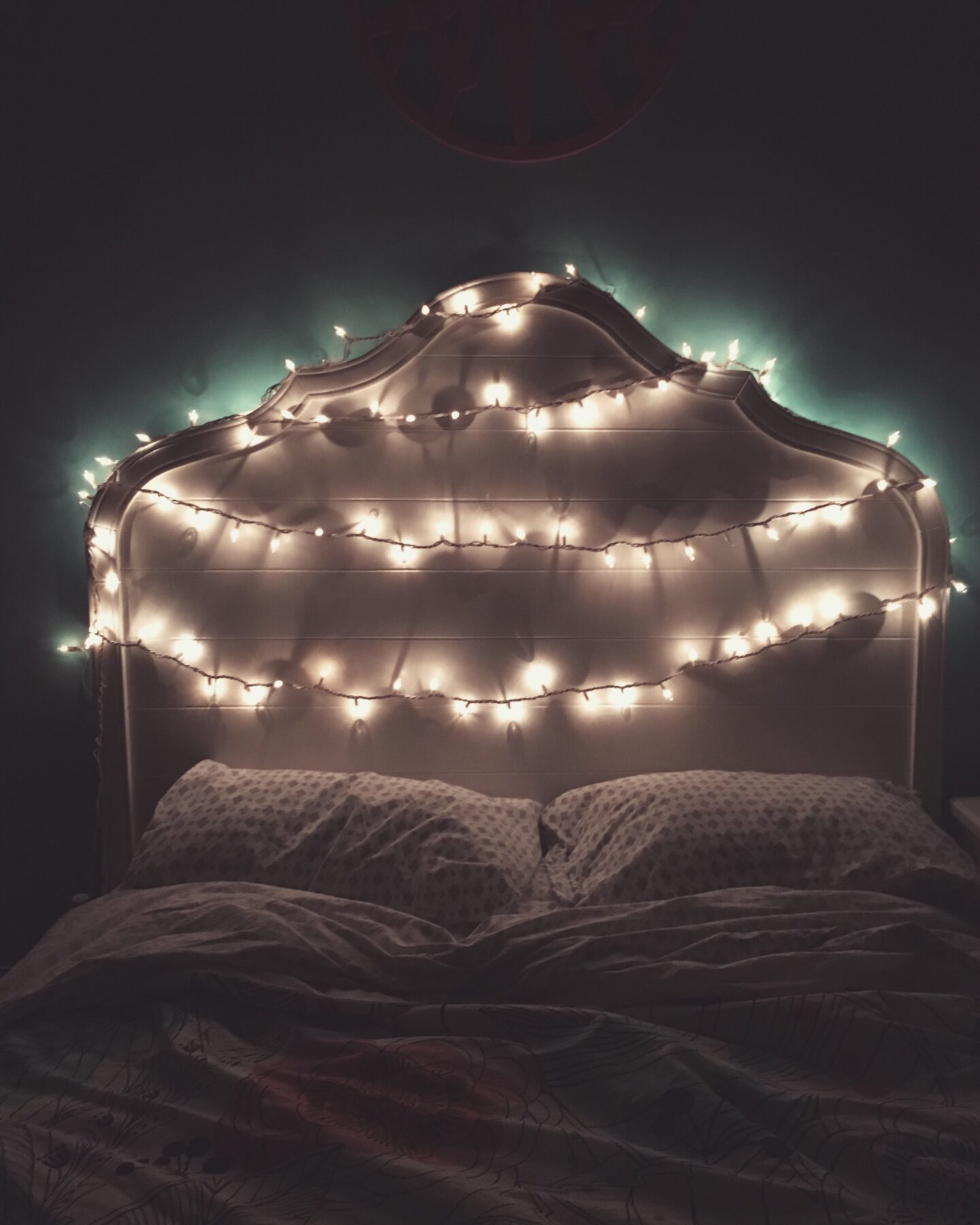 String lights for a cheap or free way to decorate your bedroom that makes your room go from bleh to amazing