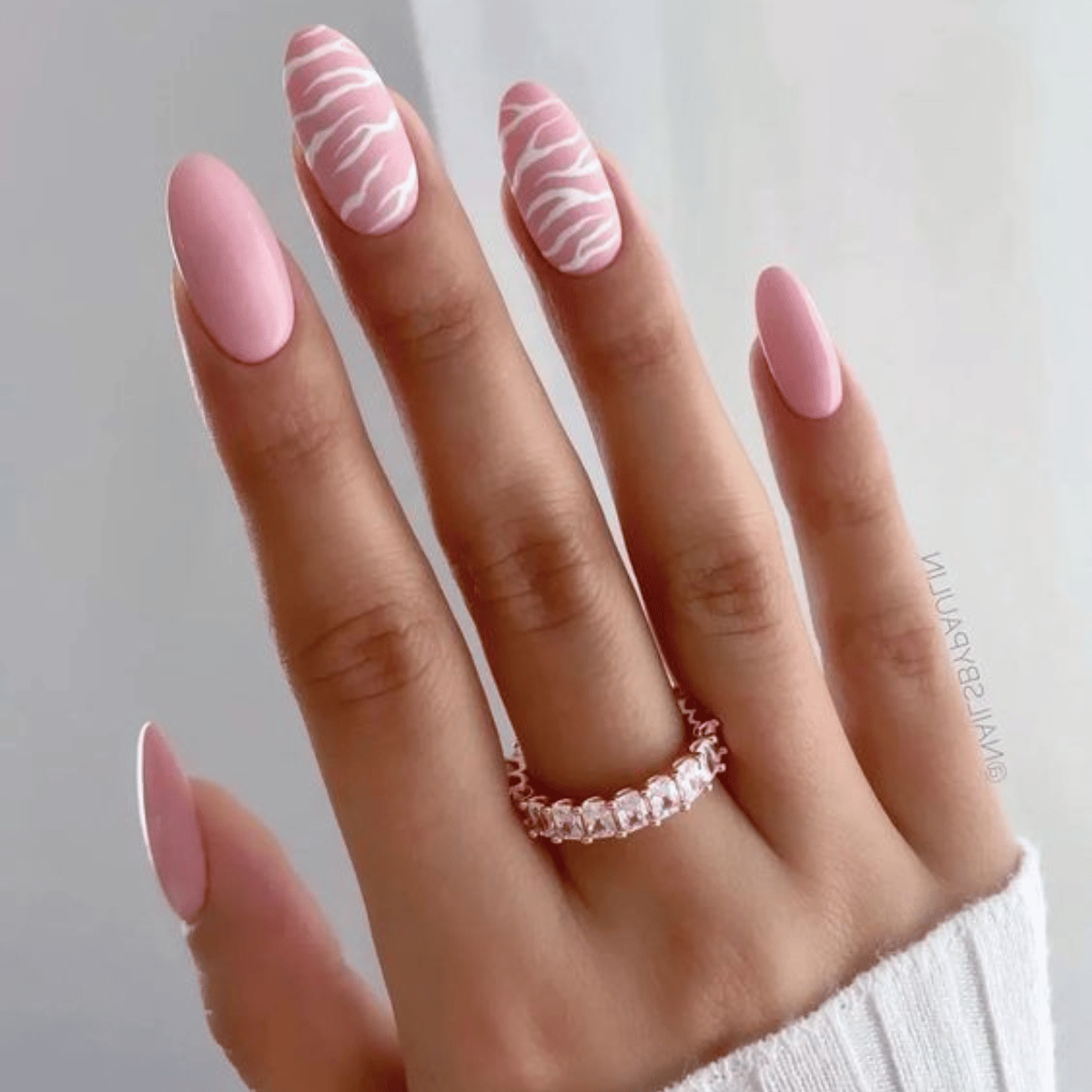 Light Pink with silver glitter 💅🏻 | Blush pink nails, Pink nail colors,  Red and white nails